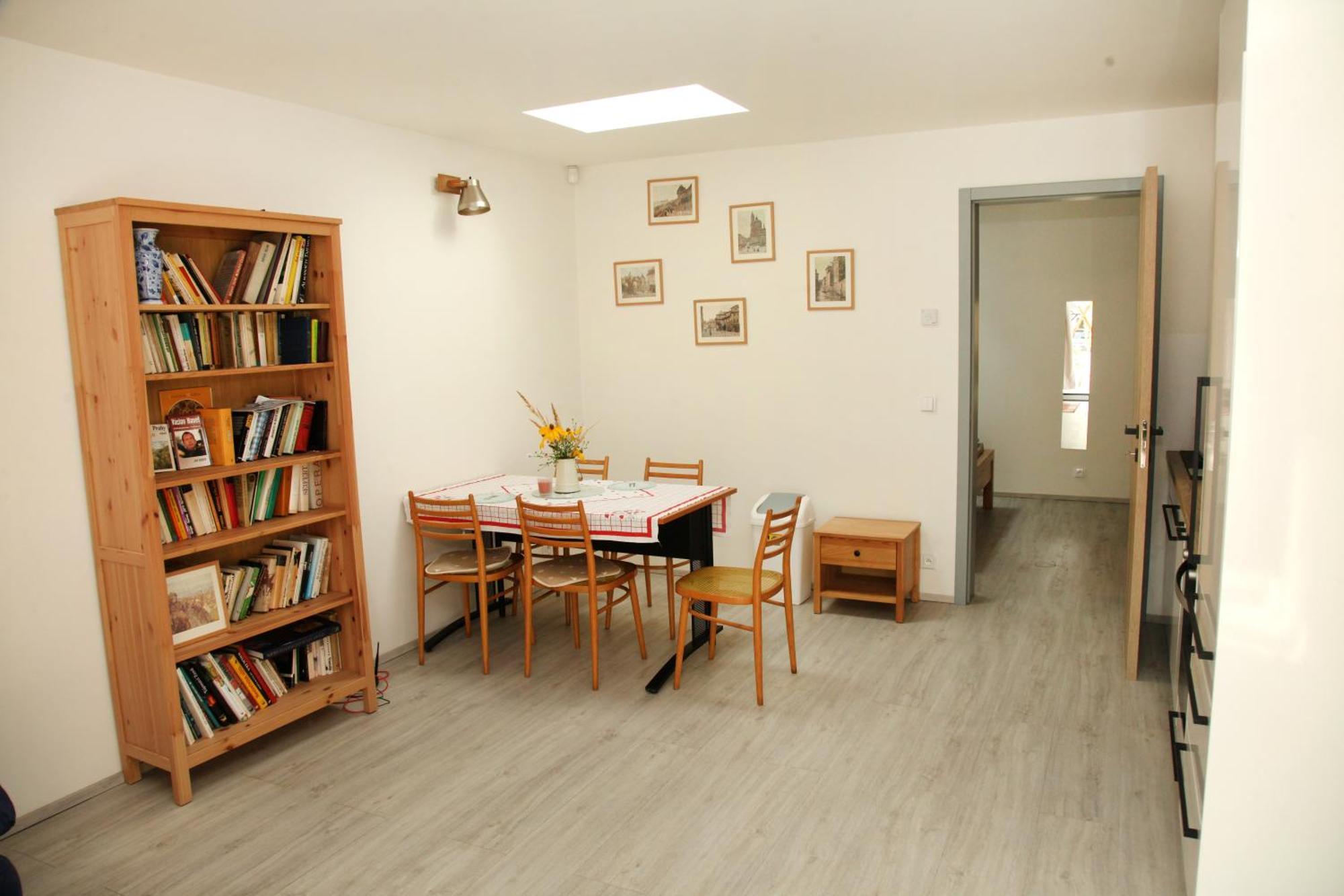 Apartman Ve Mlyne Trebotov Buitenkant foto